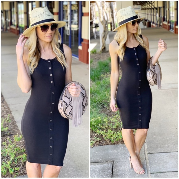 ✨LAST ONE✨Black Ribbed Button Up Midi Dress - Picture 2 of 5